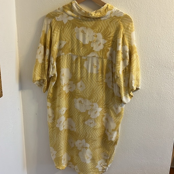 Island Oasis Short Sleeve Aloha Dress - Picture 7 of 9